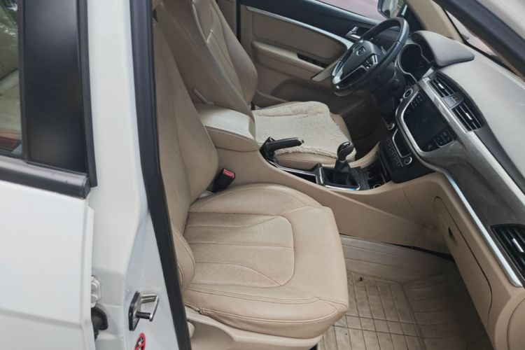 GEELY Emgrand 2017 #25 GEELY Emgrand 2017 car image #25