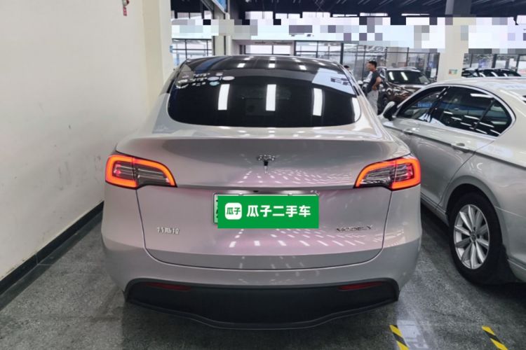 Tesla Model Y 2023 #6 Tesla Model Y 2023 car image #6