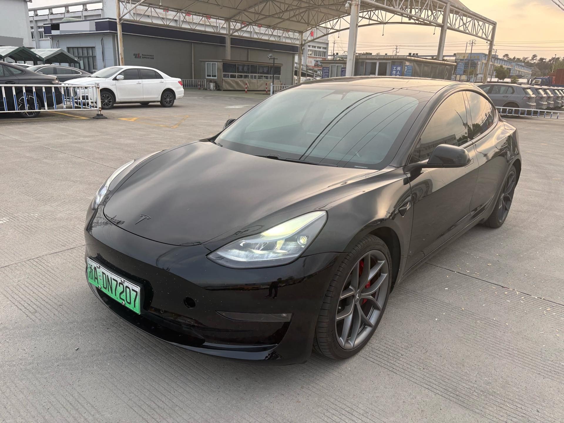 Tesla Model 3 2021 car image 