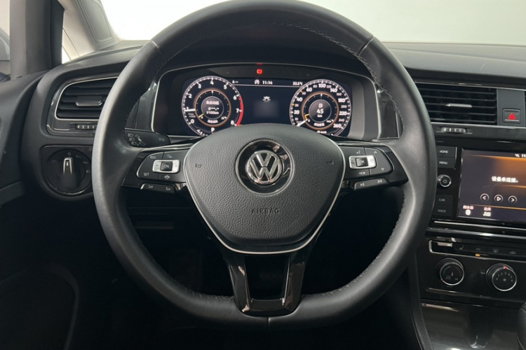 Volkswagen Golf 2019 car image #15