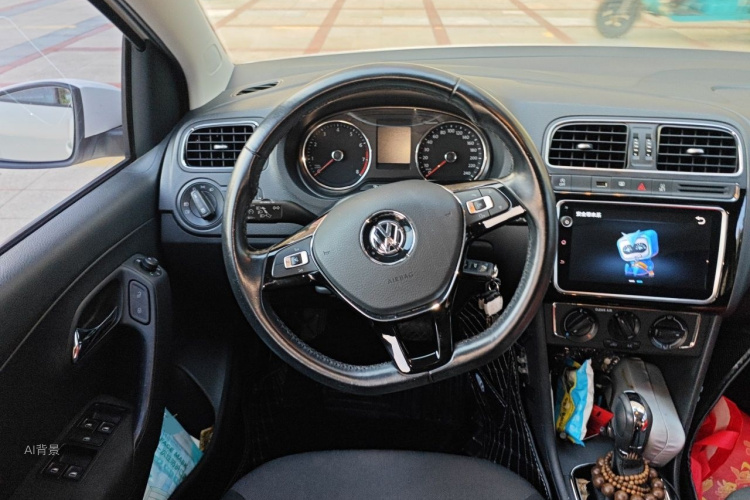 Volkswagen Polo 2018 car image #12
