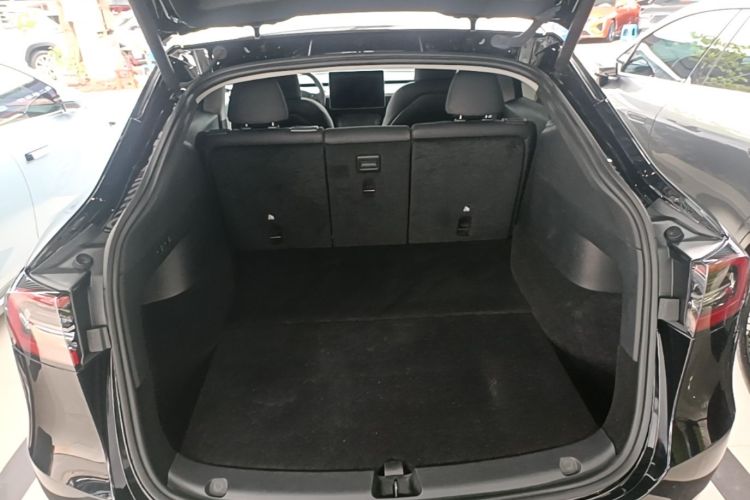Tesla Model Y 2023 #19 Tesla Model Y 2023 car image #19