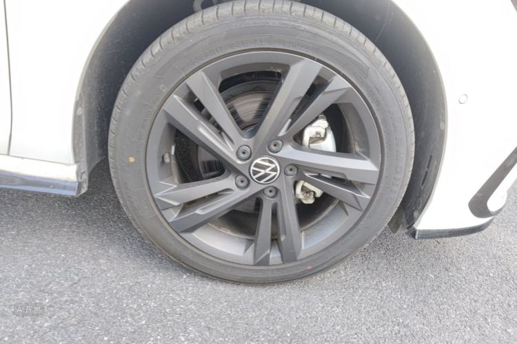 Volkswagen Golf 2020 car image #9