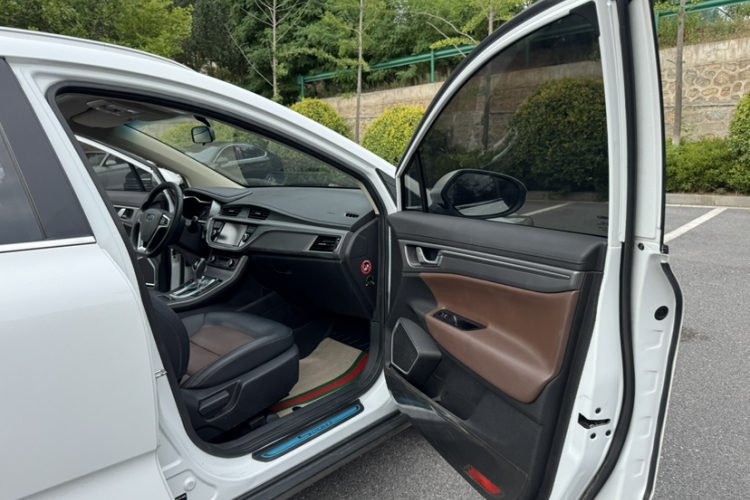 GEELY Emgrand GS 2017 car image #20