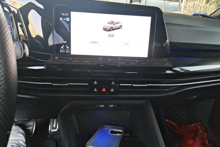 Volkswagen Golf 2023 #15 Volkswagen Golf 2023 صورة سيارة #15