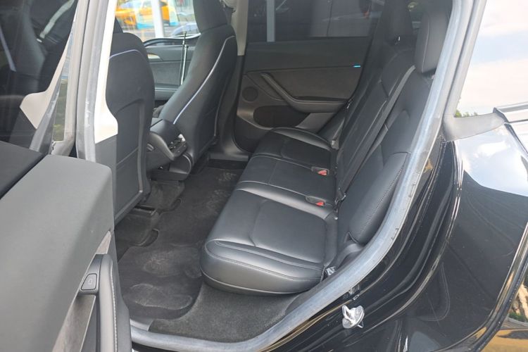 Tesla Model Y 2022 immagine di auto #17