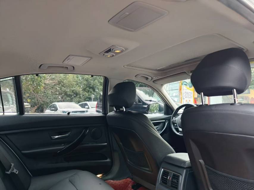 BMW 3 Series 2019 car image #8