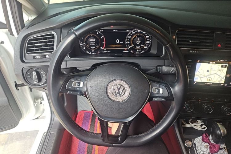 Volkswagen Golf 2020 car image #11