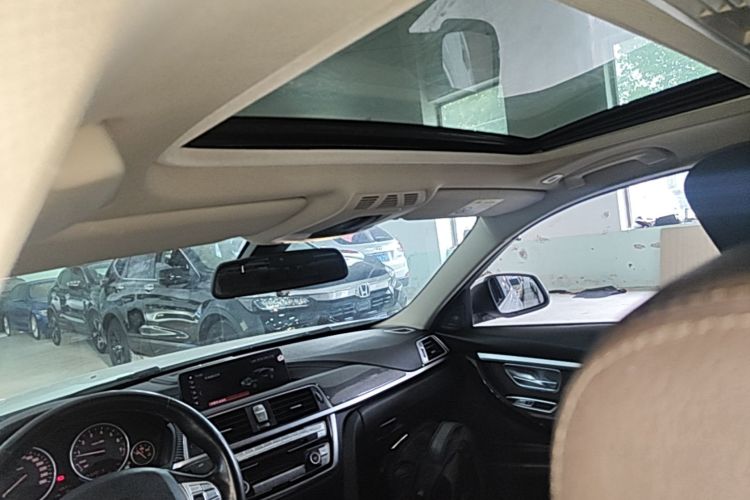BMW 3 Series 2019 car image #20