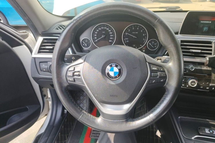 BMW 3 Series 2018 #11 BMW 3 Series 2018 car image #11