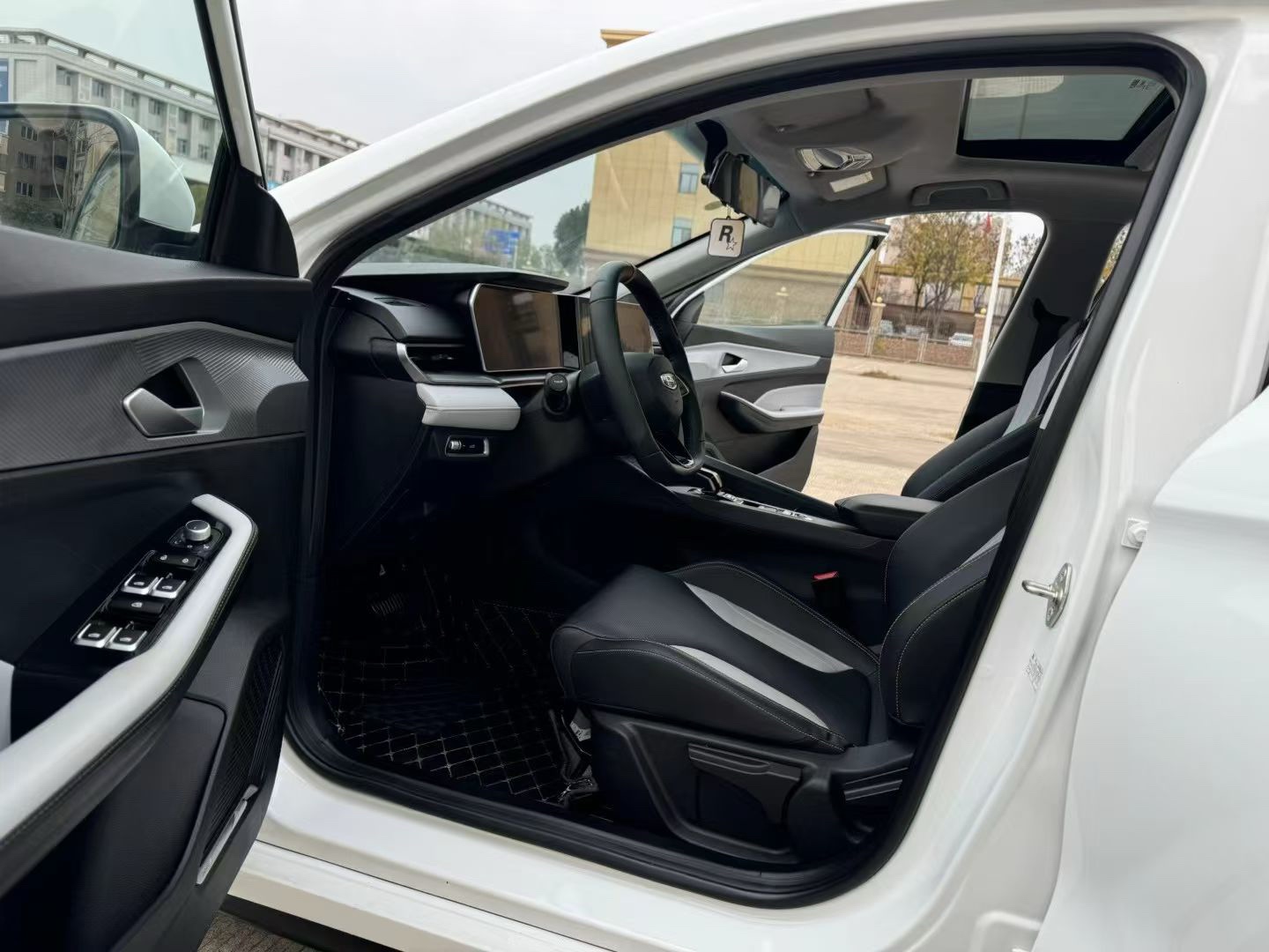 GEELY Binray 2023 car image #4
