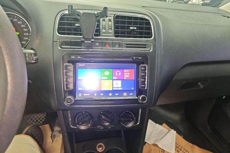 Volkswagen Polo 2016 car image #13