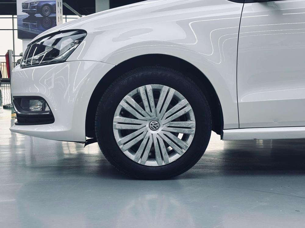 Volkswagen Polo 2017 car image #11