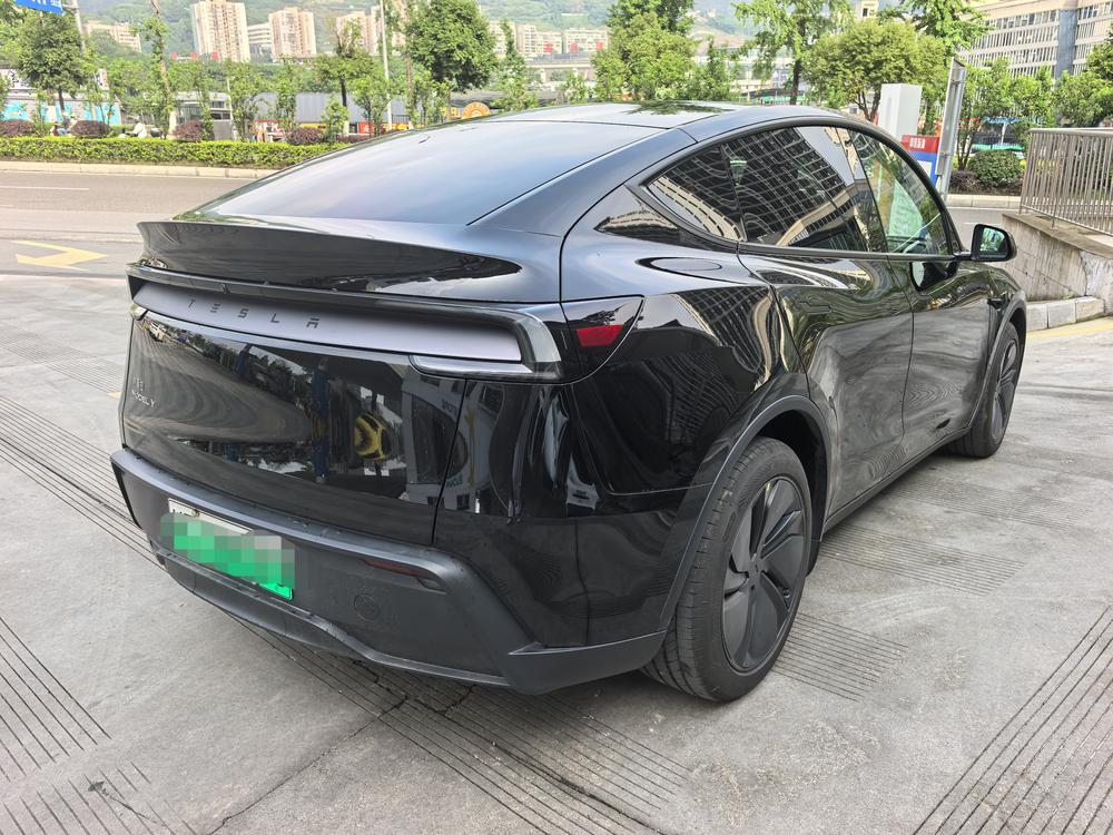 Tesla Model Y 2026 #6 Tesla Model Y 2026 car image #6
