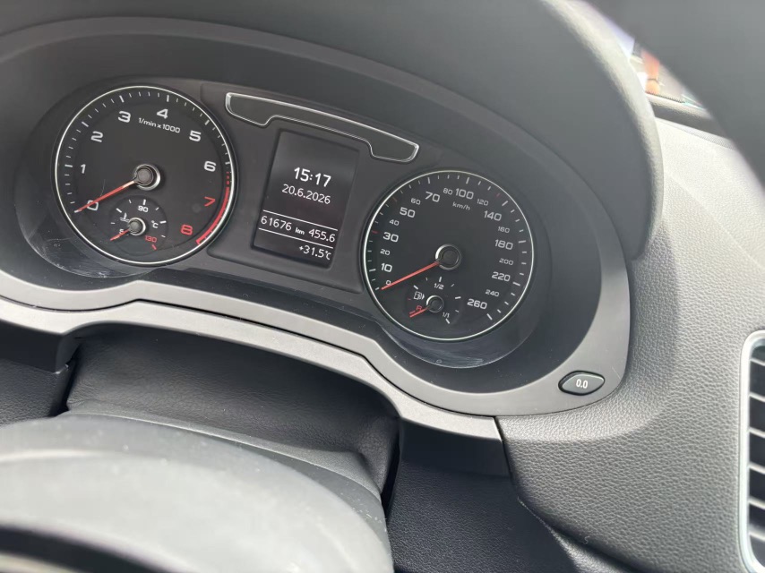 Audi Q3 2019 car image #2