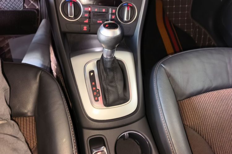 Audi Q3 2019 car image #18