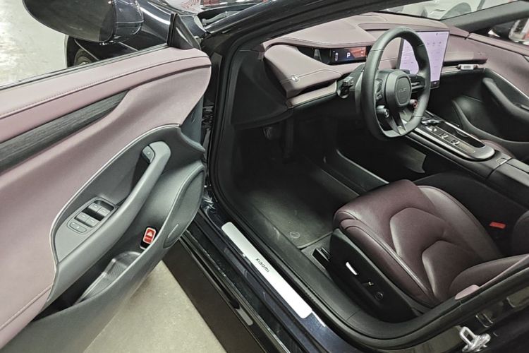 MI SU7 2025 imagem de carro #16