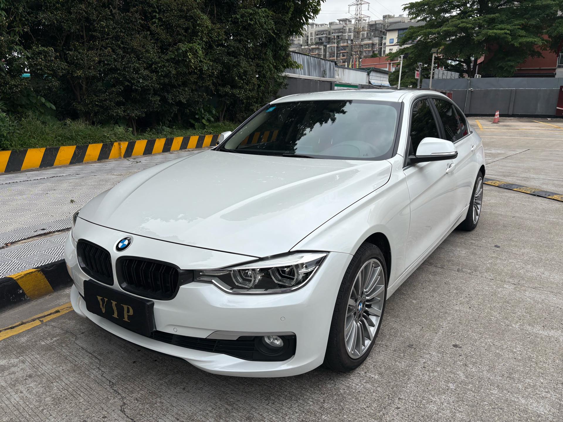 BMW 3 Series 2019 car image 