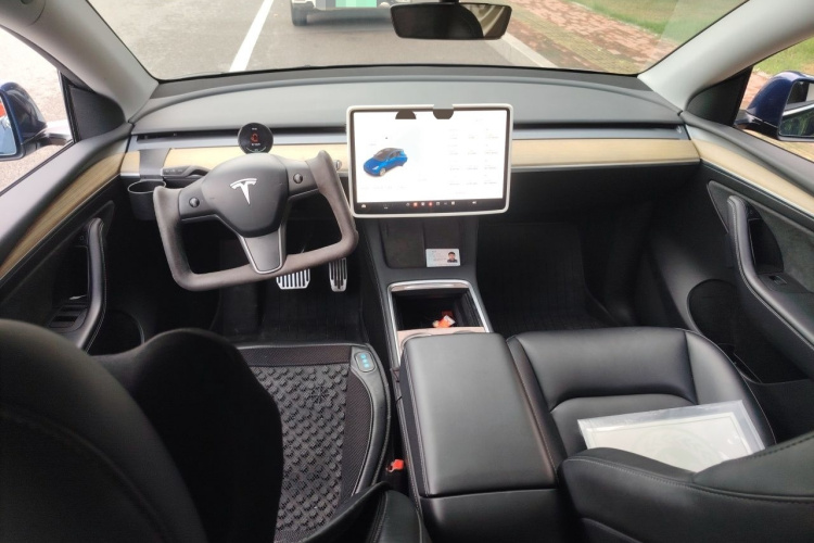 Tesla Model Y 2023 #12 Tesla Model Y 2023 car image #12