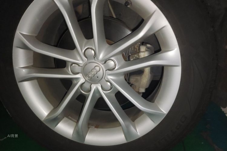 Audi Q3 2016 car image #9