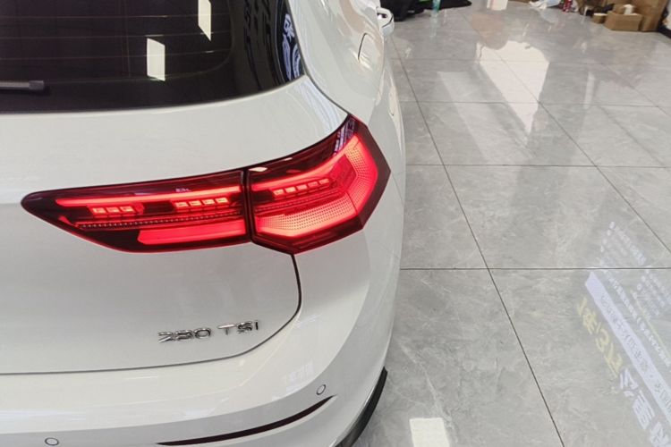 Volkswagen Golf 2022 car image #8