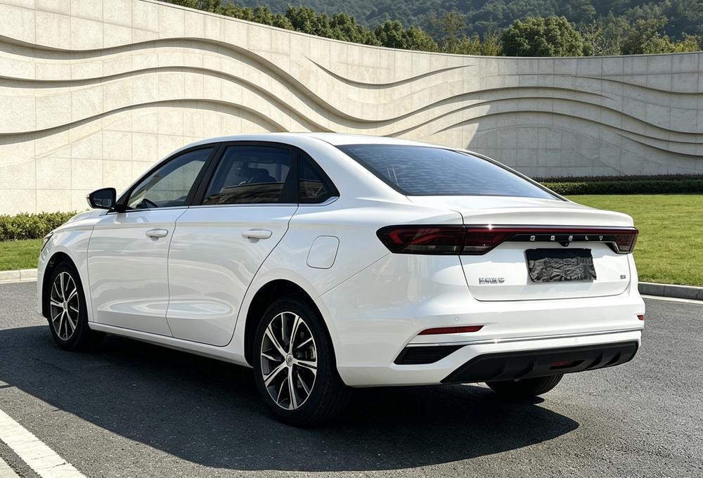 GEELY Emgrand 2022 #4 GEELY Emgrand 2022 imagen de coche #4