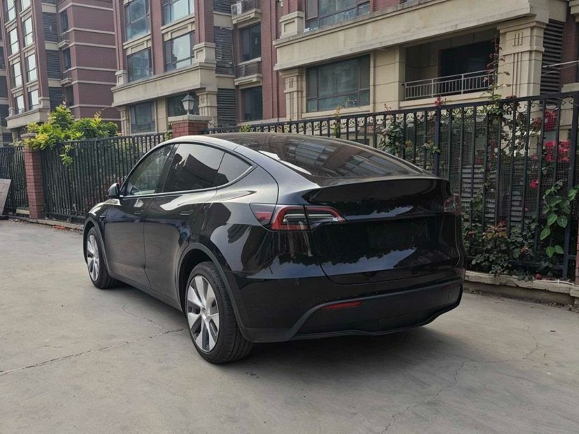 Tesla Model Y 2022 car image #4