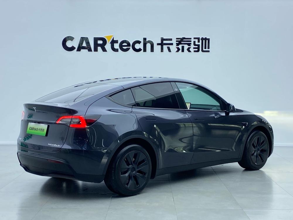 Tesla Model Y 2025 #4 Tesla Model Y 2025 car image #4