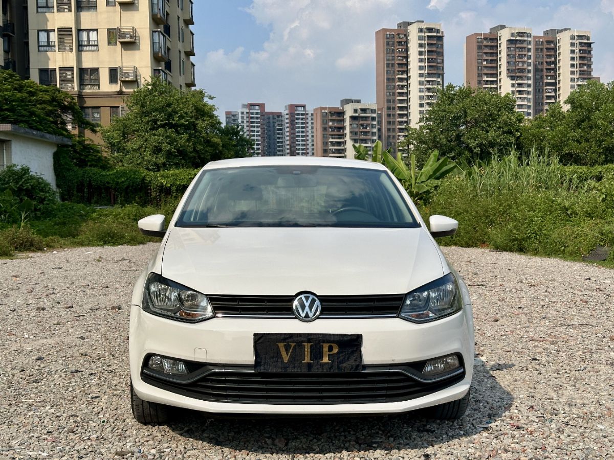 Volkswagen Polo 2015 car image #2