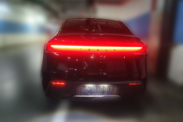 Tesla Model Y 2025 #4 Tesla Model Y 2025 car image #4