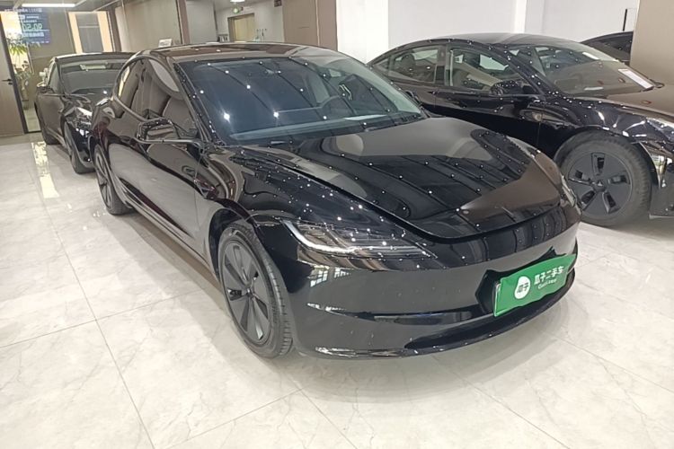 Tesla Model 3 2026 immagine di auto #4