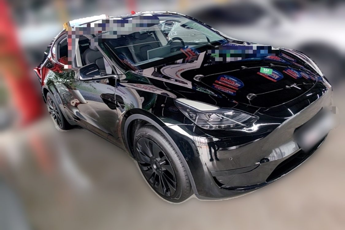 Tesla Model Y 2023 car image #2