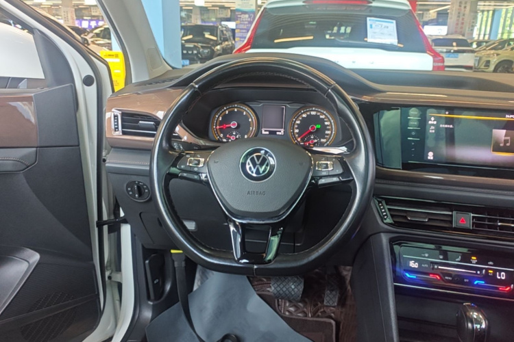 Volkswagen Tharu 2021 car image #11