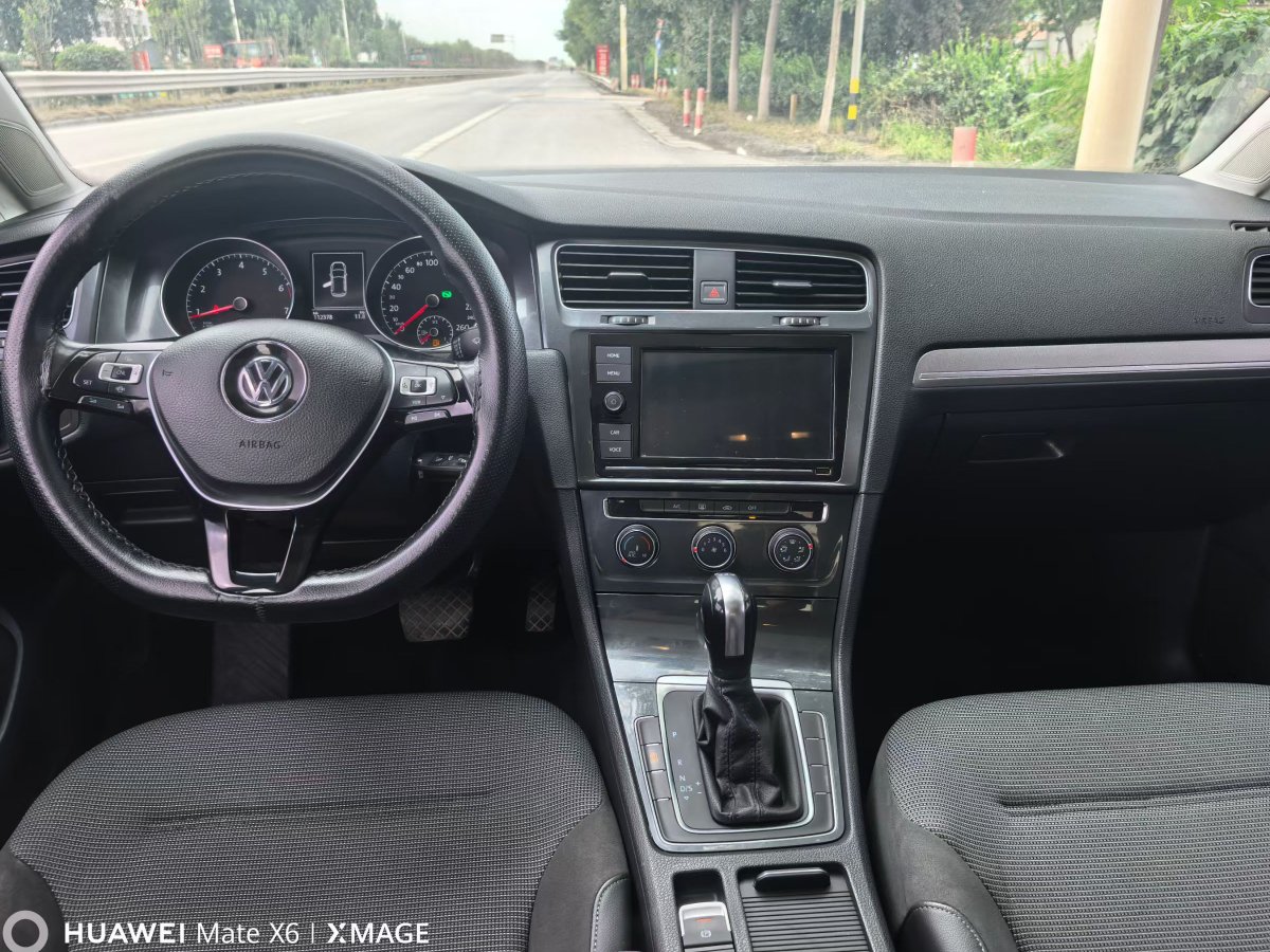 Volkswagen Golf 2019 car image #6