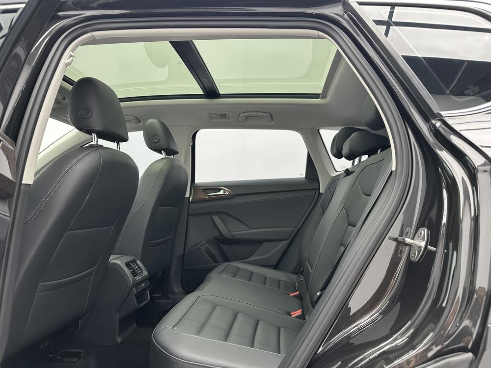 Volkswagen Tharu 2023 car image #16