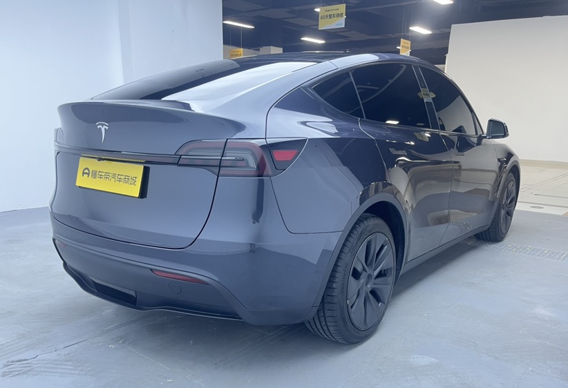 Tesla Model Y 2024 car image #8