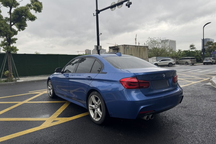 BMW 3 Series 2018 immagine di auto #5