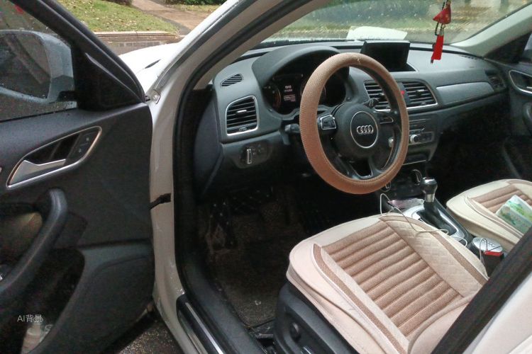 Audi Q3 2016 car image #18