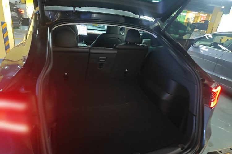 Tesla Model Y 2024 #19 Tesla Model Y 2024 car image #19