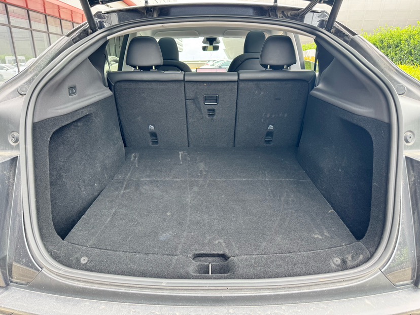 Tesla Model Y 2025 car image #14