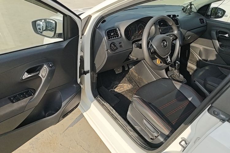 Volkswagen Polo 2015 #16 Volkswagen Polo 2015 car image #16