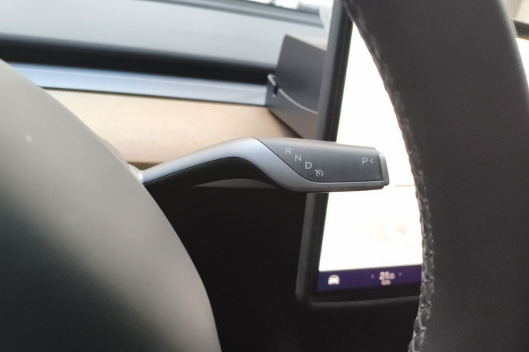 Tesla Model Y 2022 car image #18