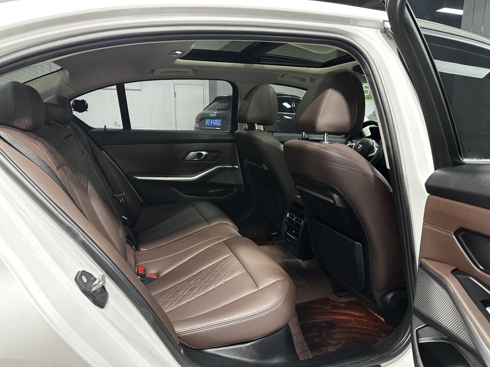 BMW 3 Series 2022 car image #18