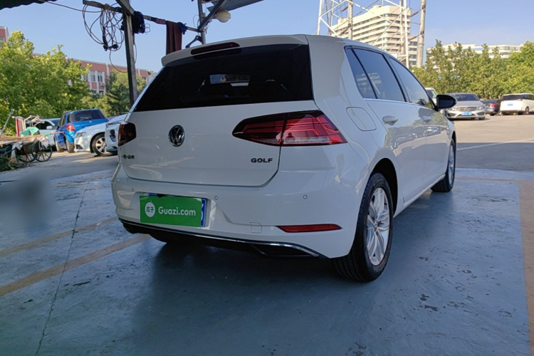 Volkswagen Golf 2018 car image #7