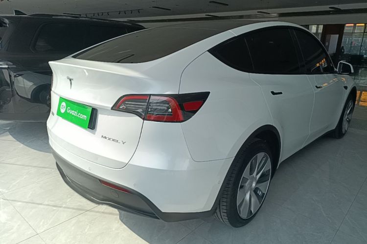 Tesla Model Y 2023 car image #7