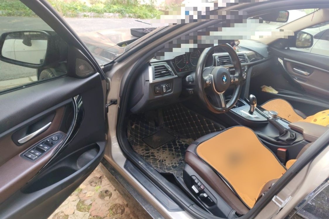 BMW 3 Series 2018 car image #23