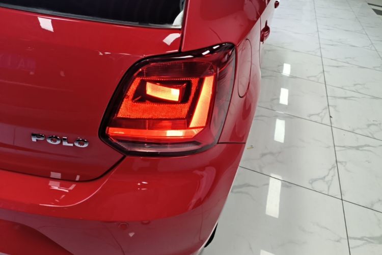 Volkswagen Polo 2016 car image #8