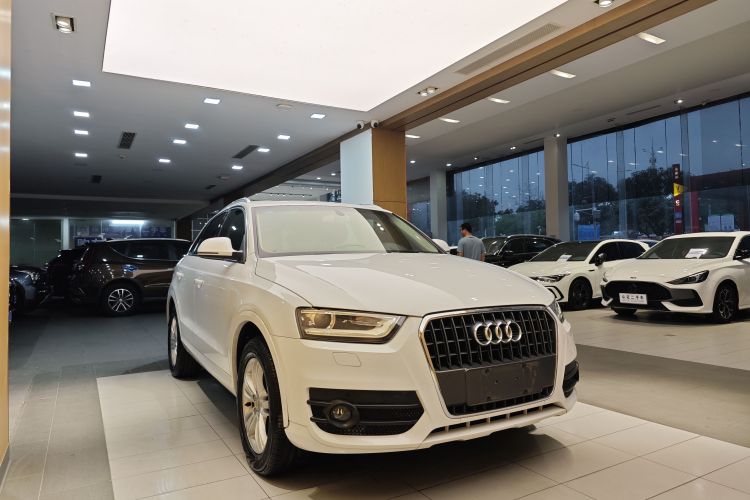 Audi Q3 2016 car image #13
