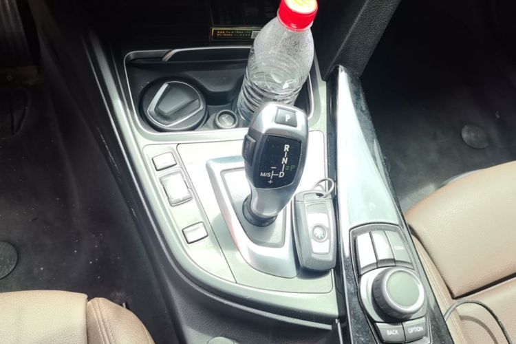 BMW 3 Series 2018 #18 BMW 3 Series 2018 car image #18