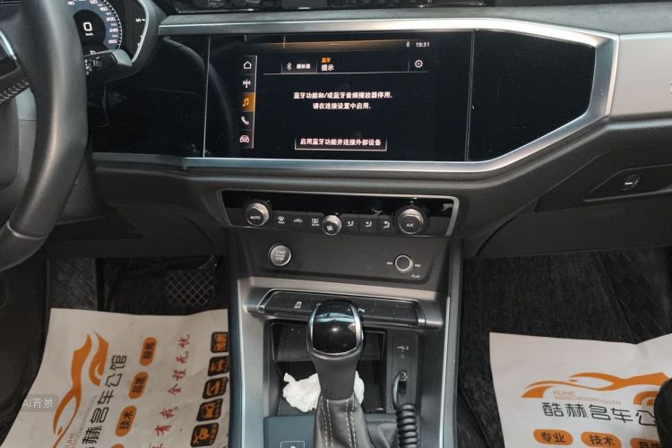 Audi Q3 2019 car image #15